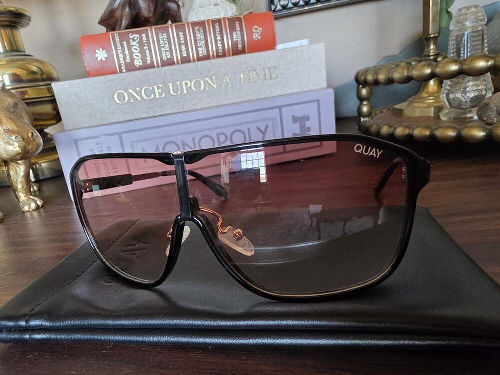Quay Still Rich Shield Sunglasses Black Gradient